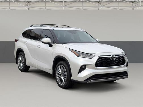 2025 Toyota Highlander Hybrid Platinum