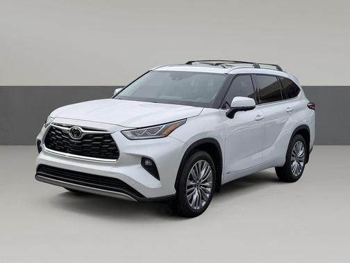 2025 Toyota Highlander Hybrid Platinum