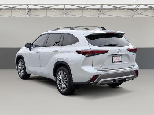 2025 Toyota Highlander Hybrid Platinum