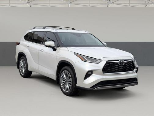 2025 Toyota Highlander Hybrid Platinum