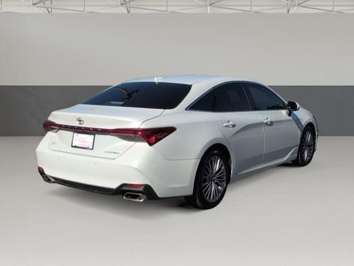 2019 Toyota Avalon XLE