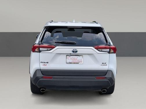 2022 Toyota RAV4 Hybrid XLE