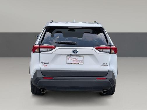2022 Toyota RAV4 Hybrid XLE