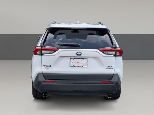 2022 Toyota RAV4 Hybrid XLE