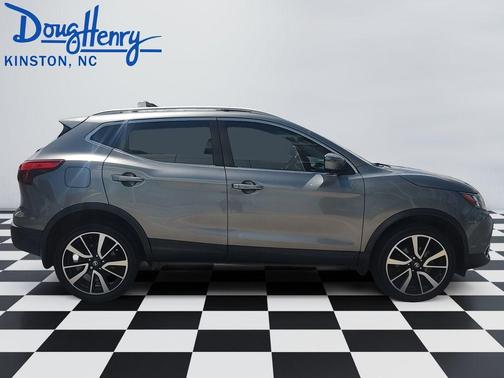 Gun Metallic 2017 Nissan Rogue Sport SL