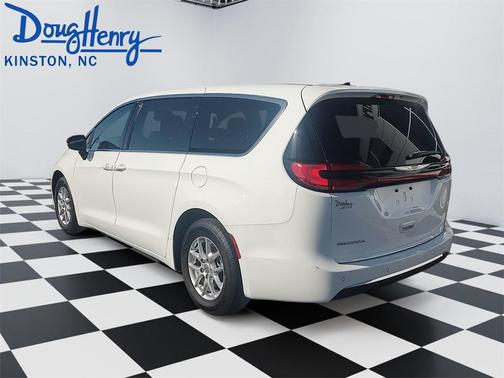 2024 Chrysler Pacifica Touring-L