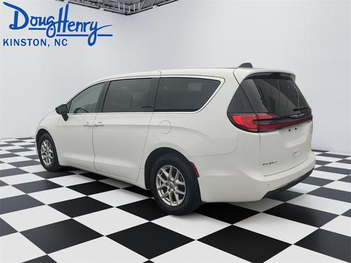2024 Chrysler Pacifica Touring-L