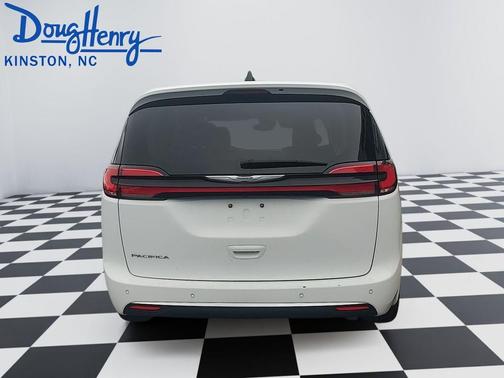 2024 Chrysler Pacifica Touring-L