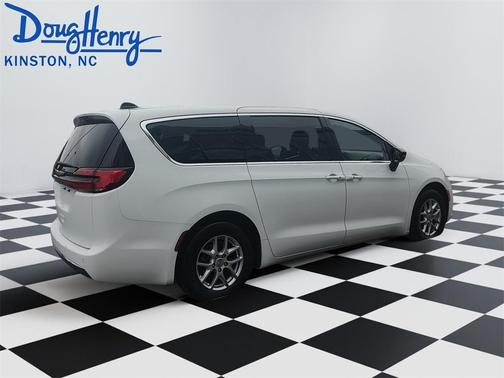 2024 Chrysler Pacifica Touring-L