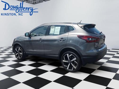 Gun Metallic 2022 Nissan Rogue Sport SL