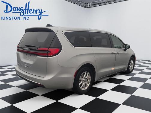 2024 Chrysler Pacifica Touring-L