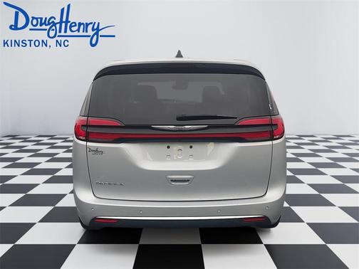 2024 Chrysler Pacifica Touring-L