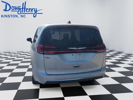 Silver Mist Clearcoat 2024 Chrysler Pacifica Touring-L