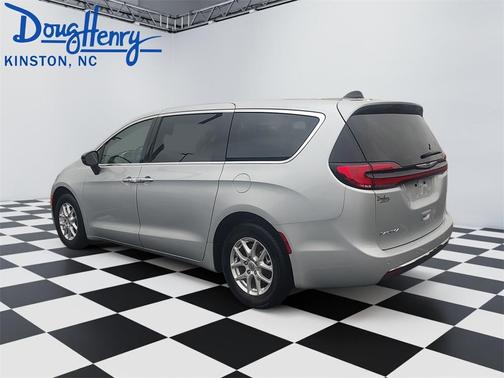 2024 Chrysler Pacifica Touring-L