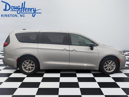 2024 Chrysler Pacifica Touring-L