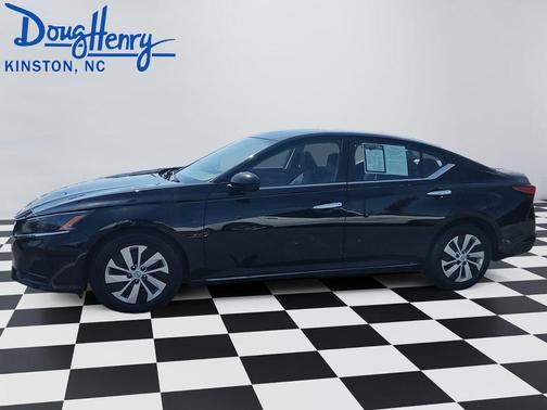 Super Black Clearcoat 2023 Nissan Altima 2.5 S