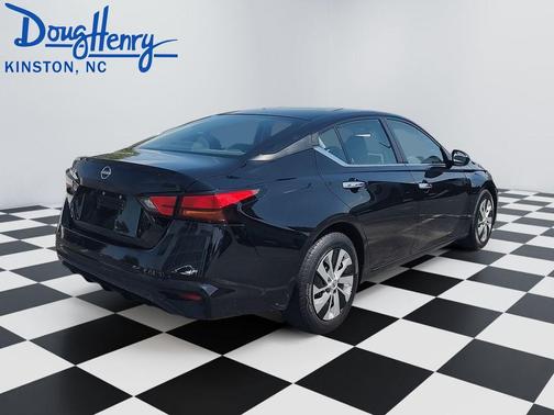 Super Black Clearcoat 2023 Nissan Altima 2.5 S