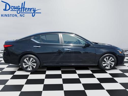 Super Black Clearcoat 2023 Nissan Altima 2.5 S