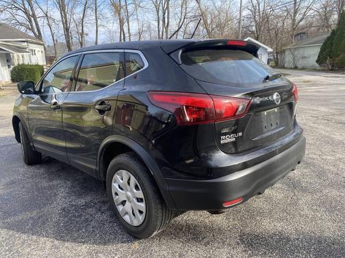 Black 2018 Nissan Rogue Sport S