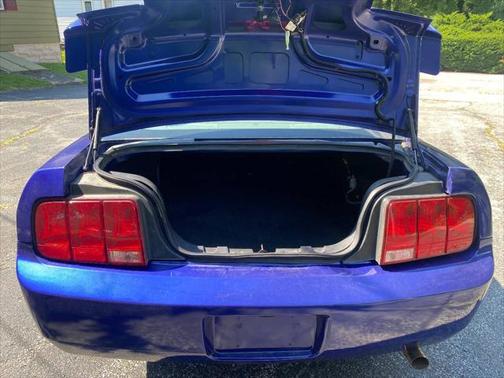 2005 Ford Mustang Premium