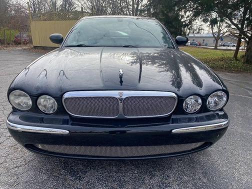2004 Jaguar XJ Base