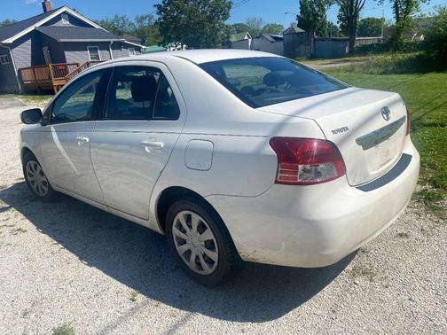 White 2009 Toyota Yaris S