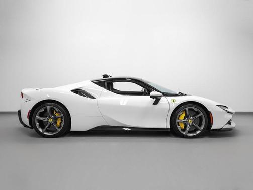 2023 Ferrari SF90 Stradale Base