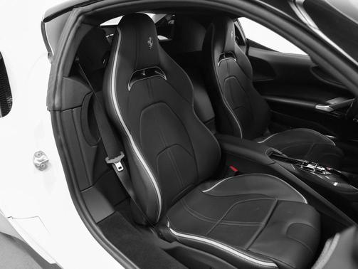 2023 Ferrari SF90 Stradale Base