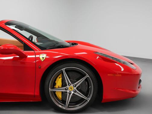 Rosso Corsa 2013 Ferrari 458 Spider Base
