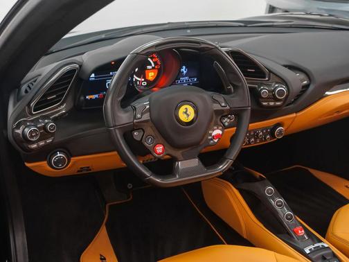 Nero DS 1250 2018 Ferrari 488 Spider Base
