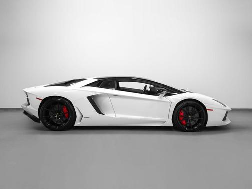 2014 Lamborghini Aventador LP700-4
