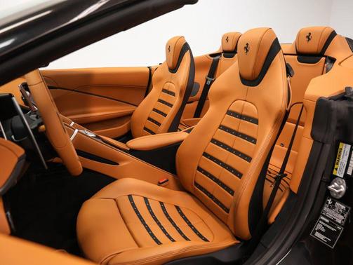 2025 Ferrari Roma Spider Base