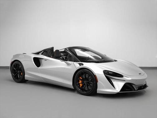 2025 McLaren Artura Performance