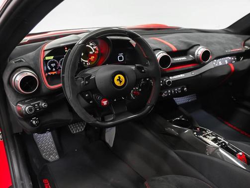 2023 Ferrari 812 Competizione 