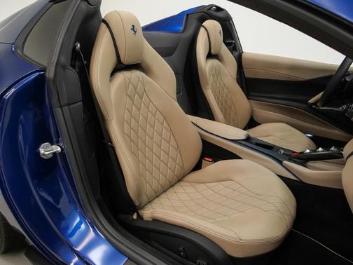 2021 Ferrari 812 GTS Base