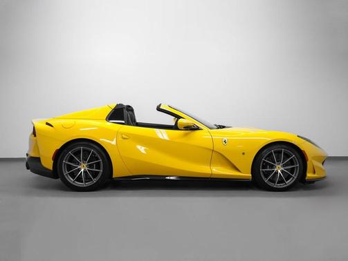 2023 Ferrari 812 GTS Base