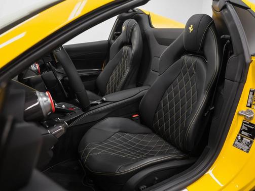 2023 Ferrari 812 GTS Base