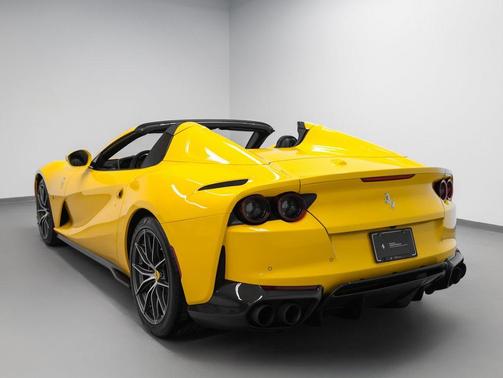 2023 Ferrari 812 GTS Base