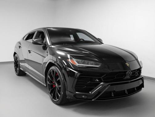 2021 Lamborghini Urus Graphite Capsule