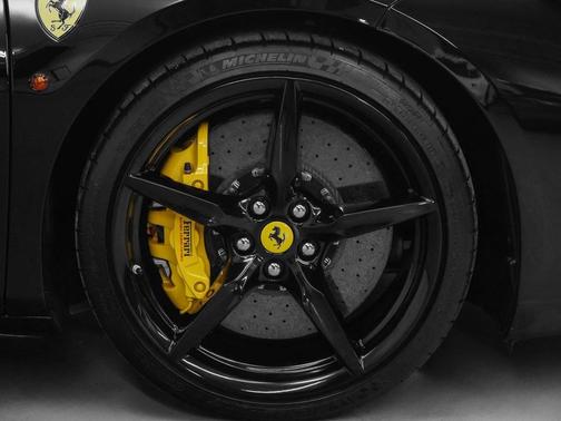 2018 Ferrari 488 Spider Base