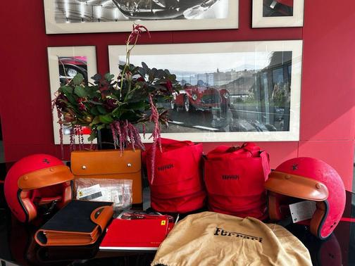 Argento 2001 Ferrari 550 Maranello Base