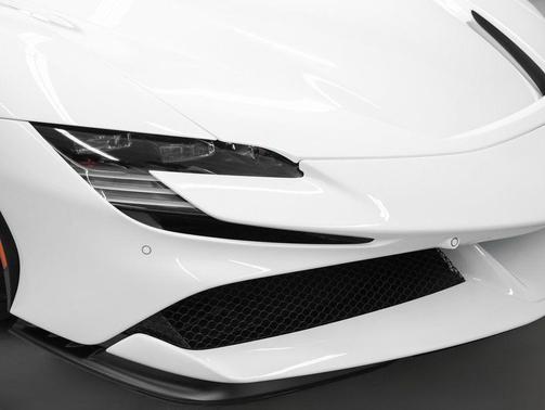 2023 Ferrari SF90 Stradale Base