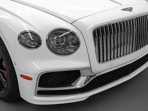 Glacier White 2022 Bentley Flying Spur V8