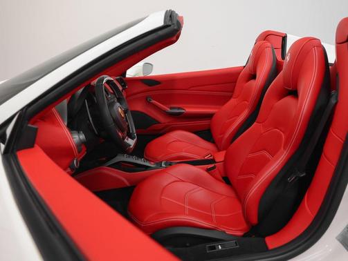 2018 Ferrari 488 Spider Base