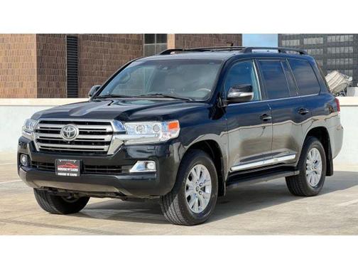 2017 Toyota Land Cruiser Base