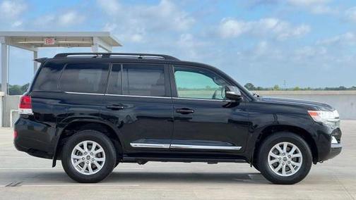 2017 Toyota Land Cruiser Base