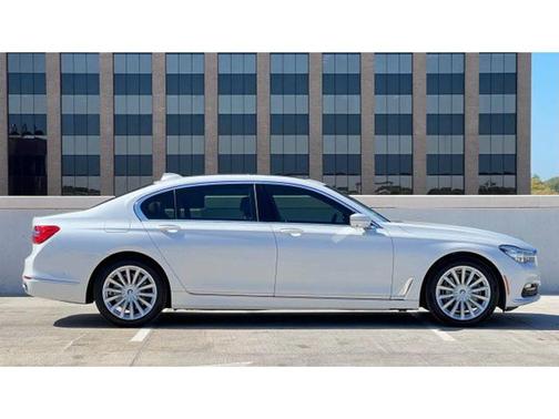 2018 BMW 740 740i