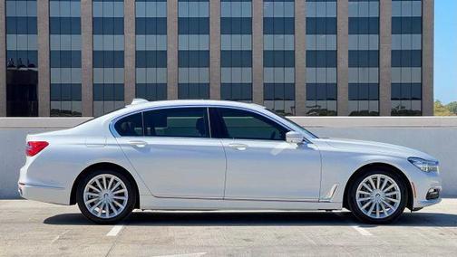 2018 BMW 740 740i