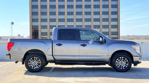 2024 Nissan Titan SV