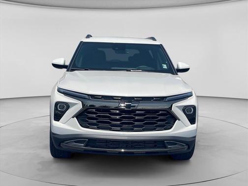 Iridescent Pearl Tricoat 2026 Chevrolet Trailblazer ACTIV